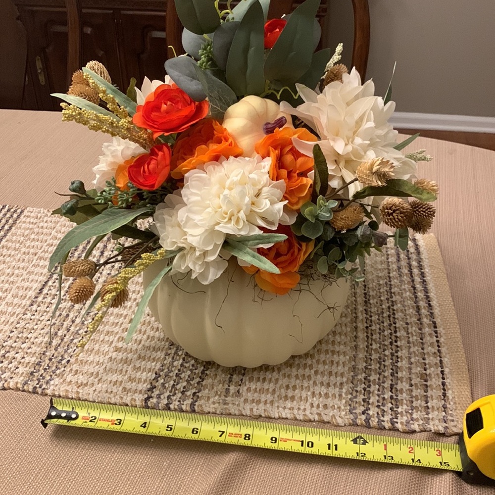 Autumn pumpkin centerpiece - Picture 5 of 9